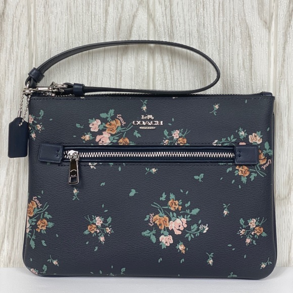 Coach Handbags - Coach Gallery Pouch Clutch Wallet